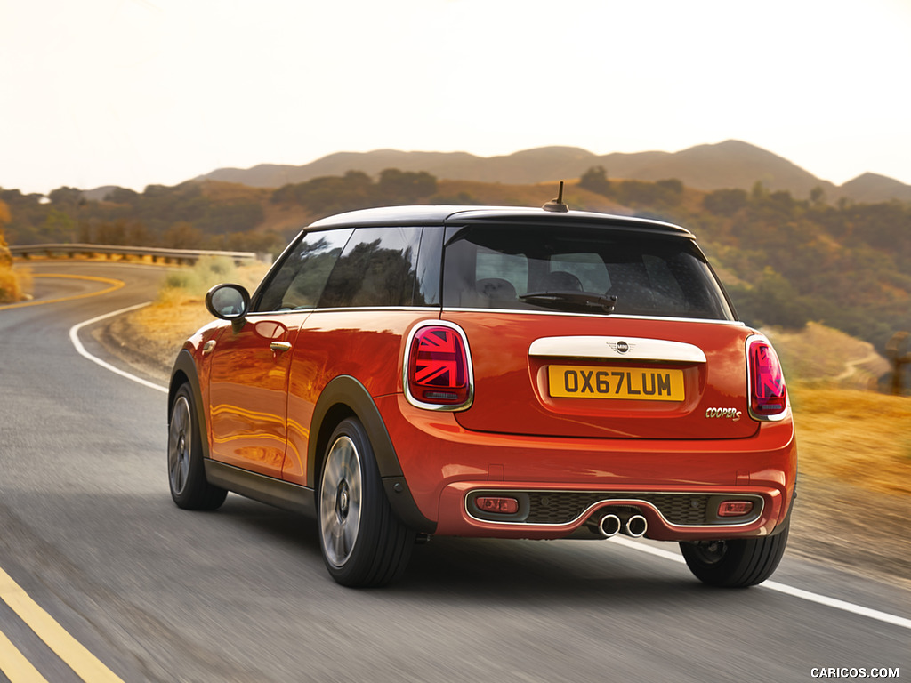 2019 MINI Hardtop 2 Door - Rear Three-Quarter