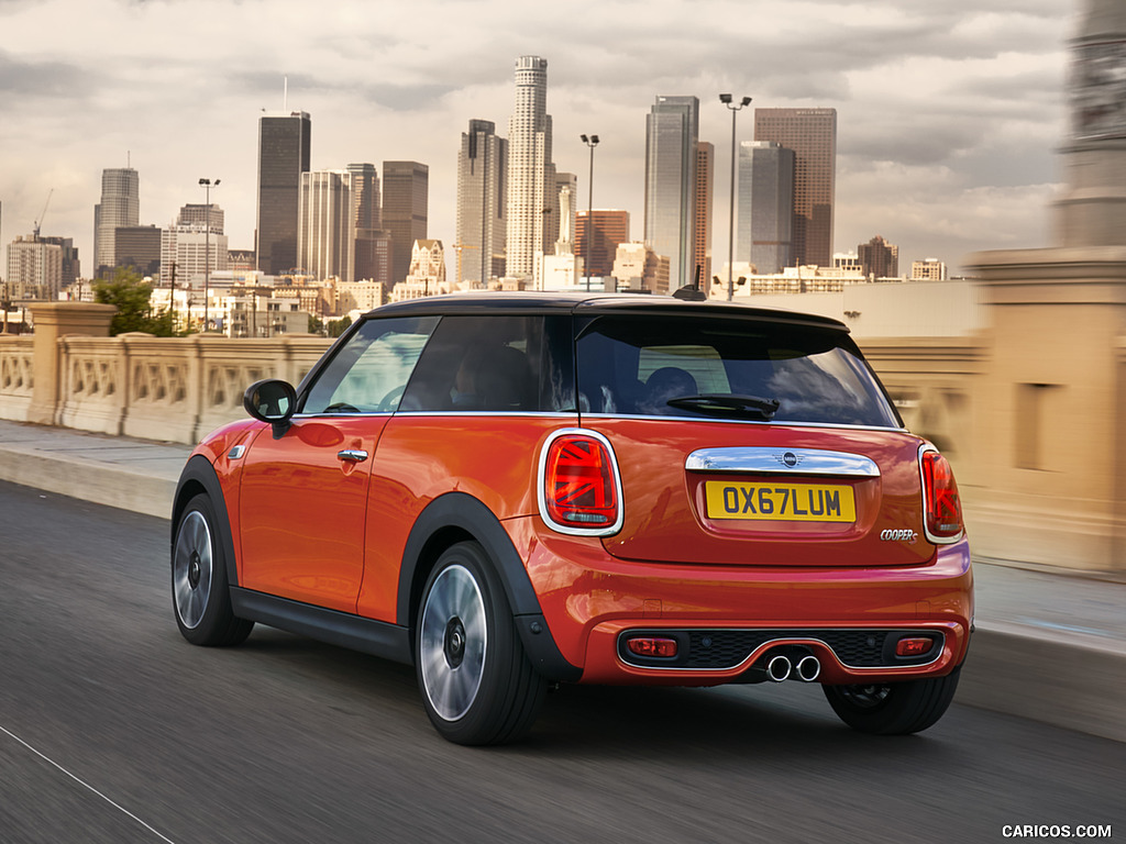 2019 MINI Hardtop 2 Door - Rear Three-Quarter