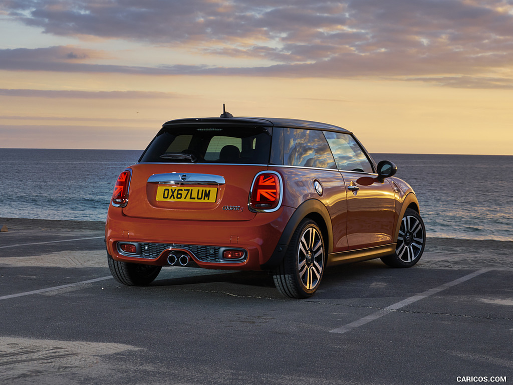 2019 MINI Hardtop 2 Door - Rear Three-Quarter