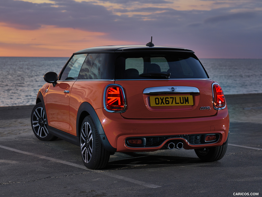 2019 MINI Hardtop 2 Door - Rear Three-Quarter