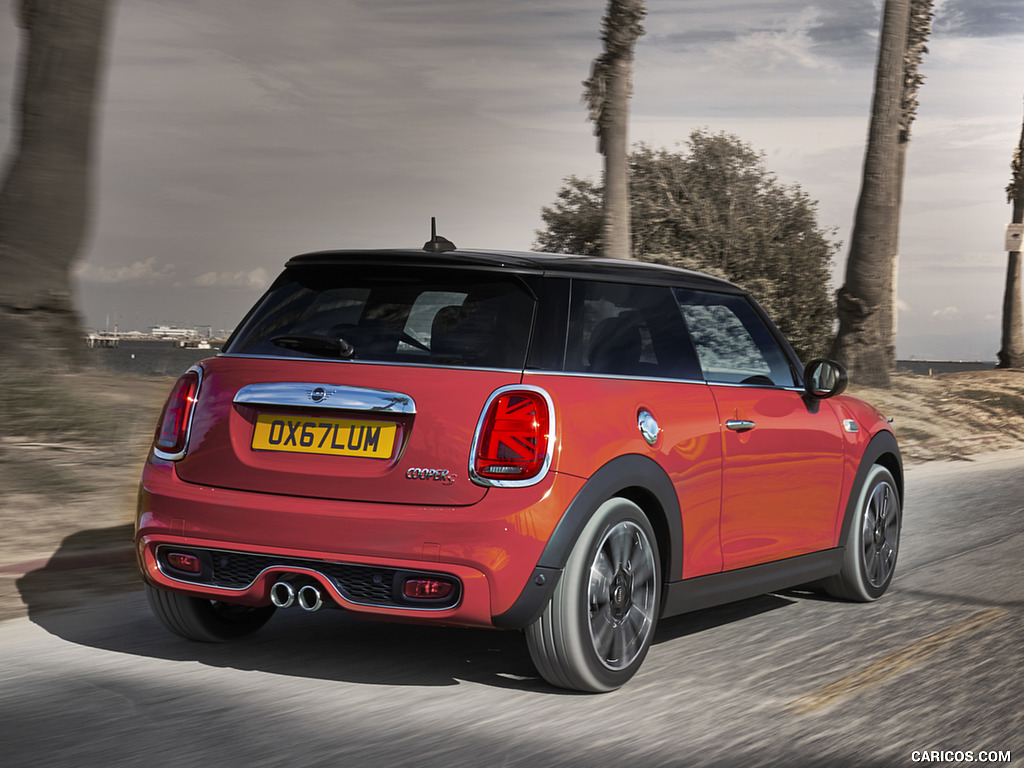 2019 MINI Hardtop 2 Door - Rear Three-Quarter