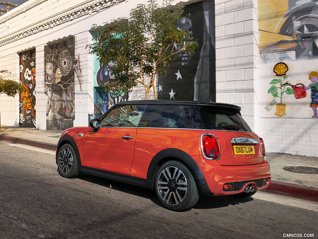 2019 MINI Hardtop 2 Door - Rear Three-Quarter