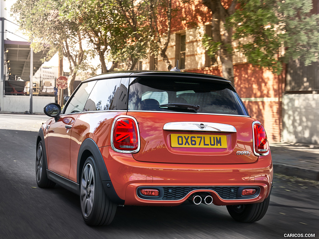 2019 MINI Hardtop 2 Door - Rear Three-Quarter