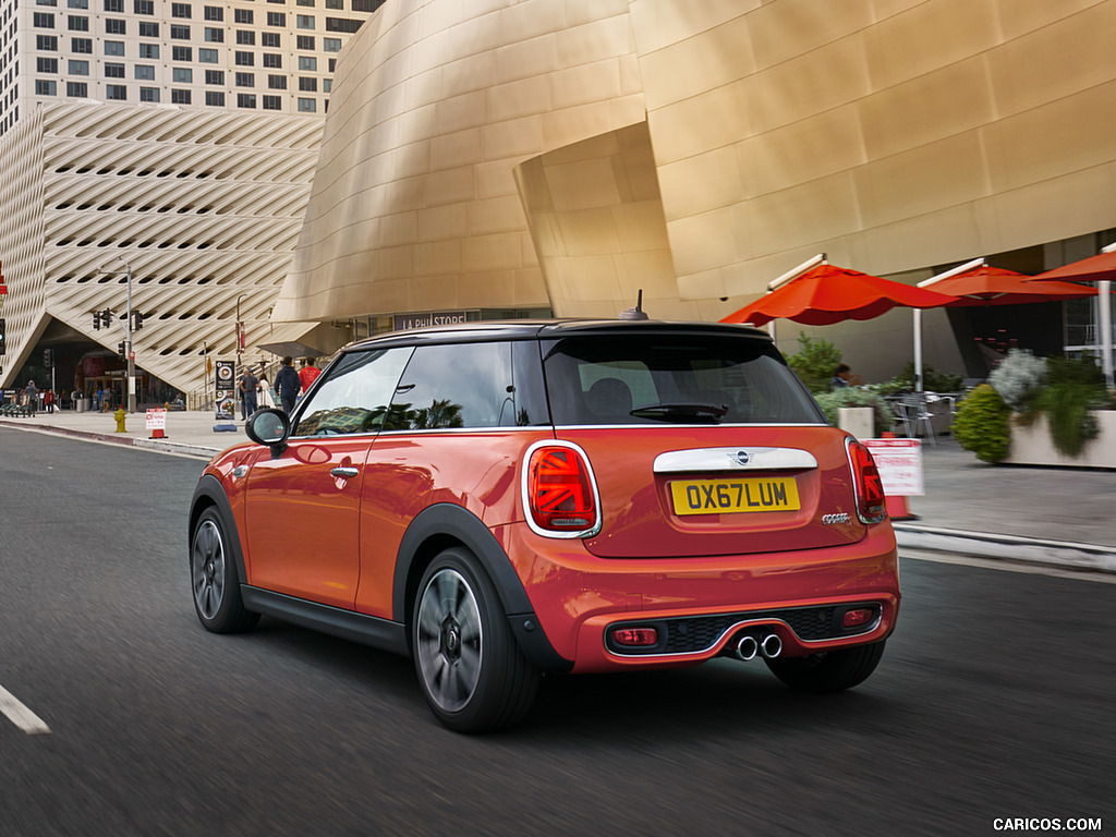 2019 MINI Hardtop 2 Door - Rear Three-Quarter