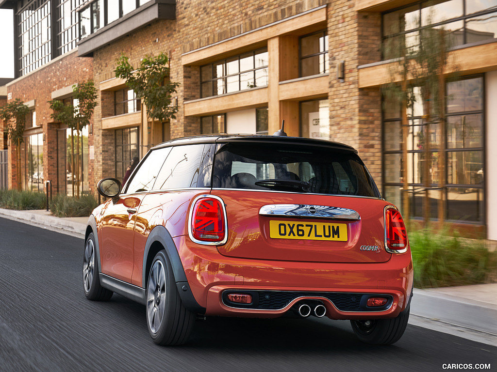 2019 MINI Hardtop 2 Door - Rear Three-Quarter