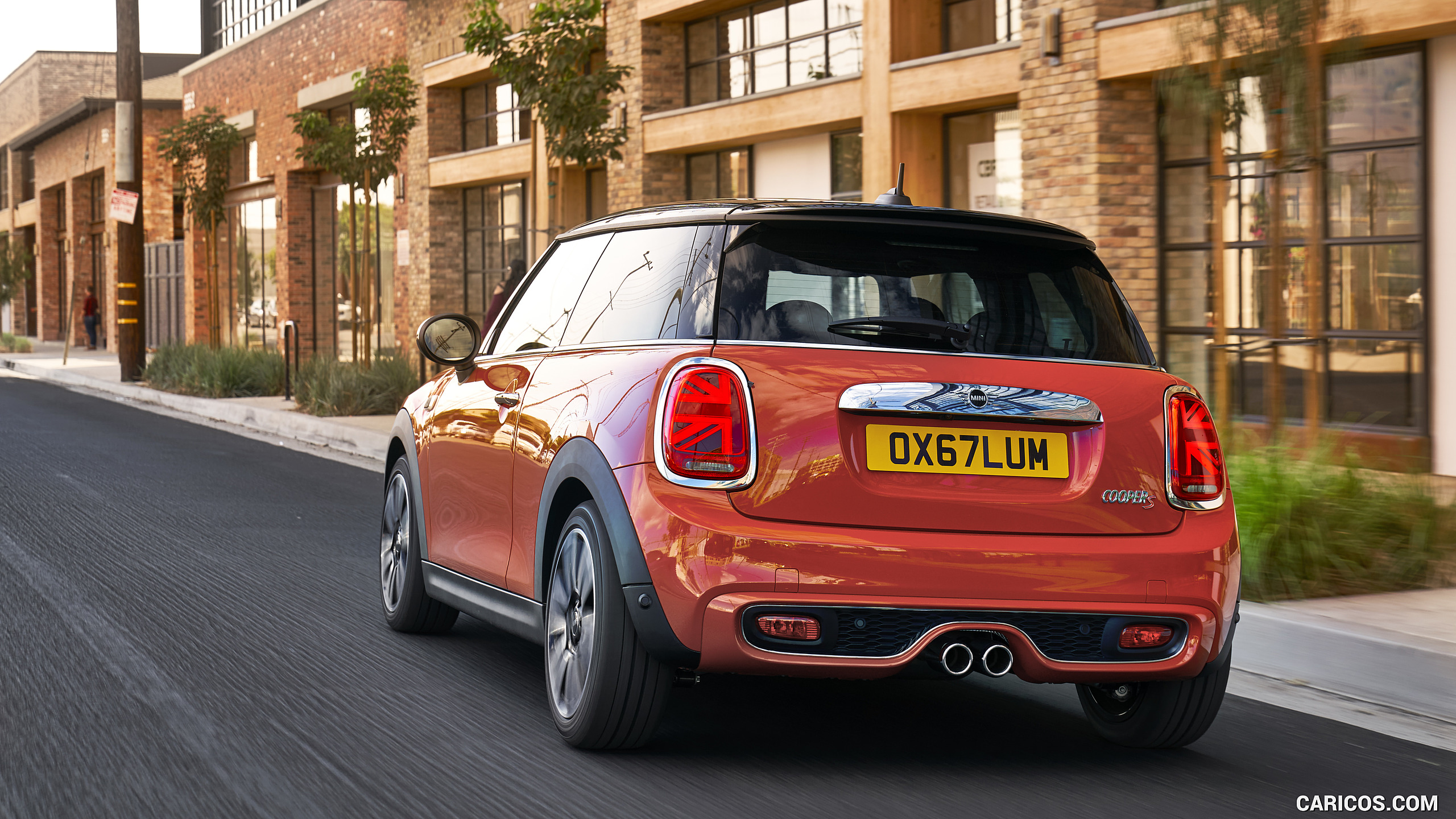 2019 MINI Hardtop 2 Door - Rear Three-Quarter, #83 of 160