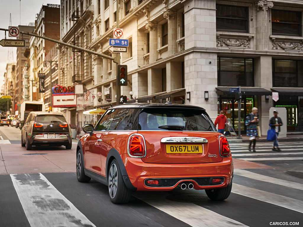 2019 MINI Hardtop 2 Door - Rear Three-Quarter