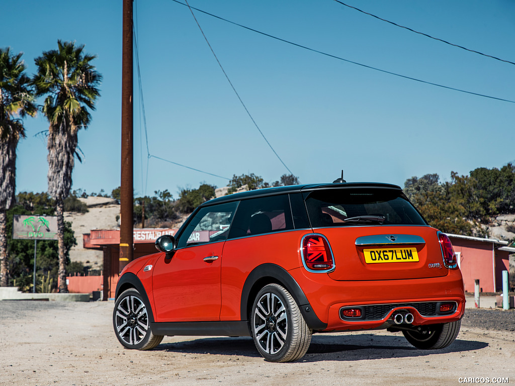 2019 MINI Hardtop 2 Door - Rear Three-Quarter