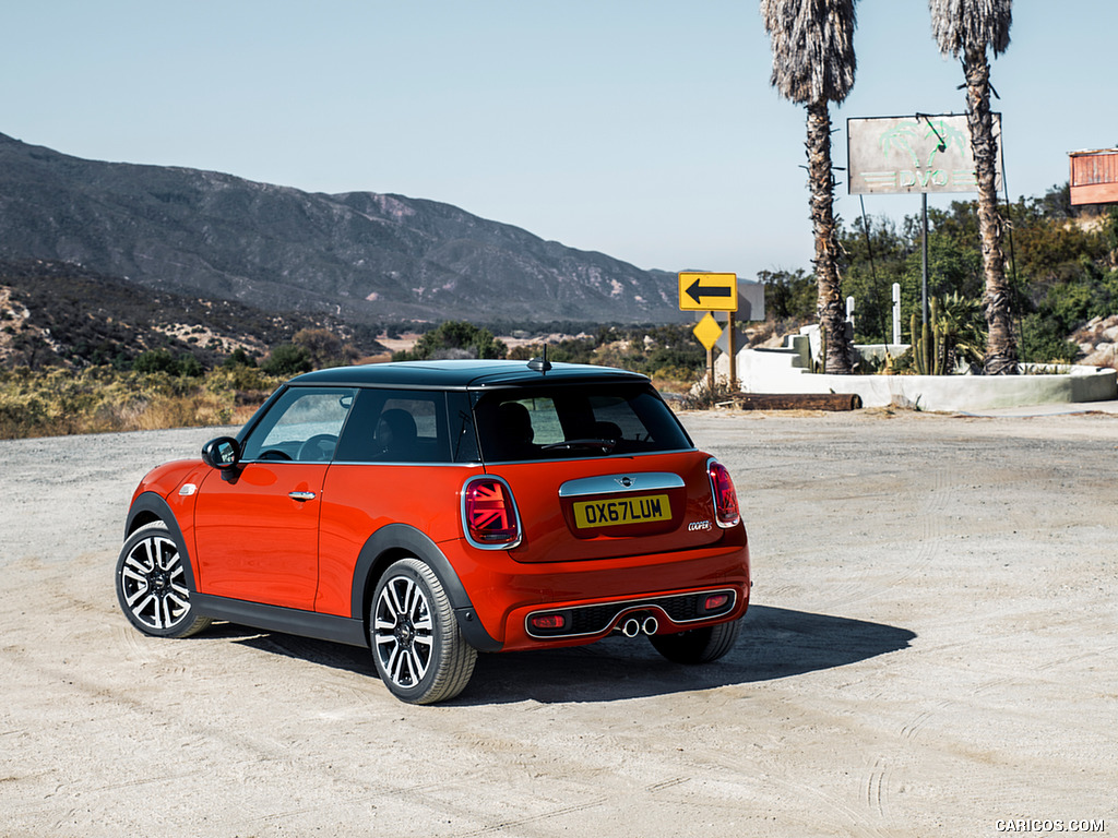 2019 MINI Hardtop 2 Door - Rear Three-Quarter