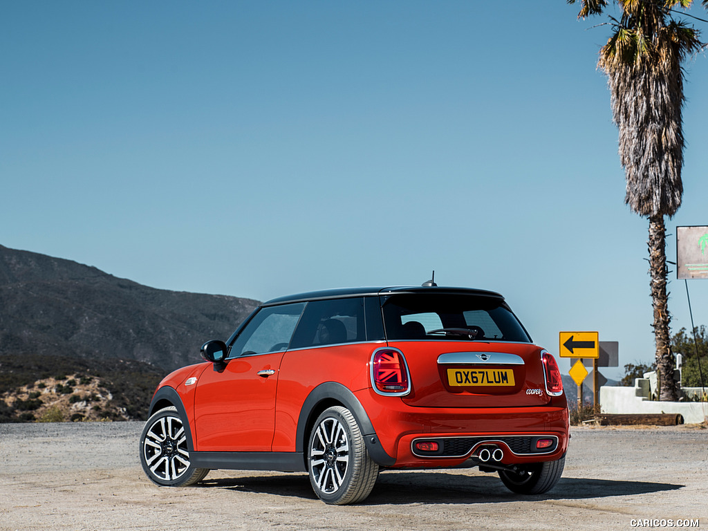 2019 MINI Hardtop 2 Door - Rear Three-Quarter