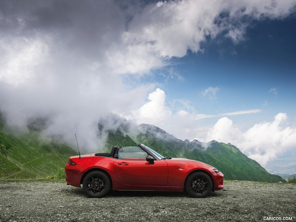 2019 Mazda MX-5 Roadster - Side