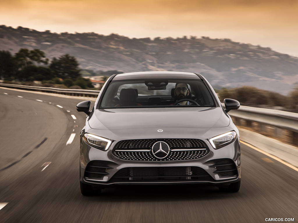 2019 Mercedes-Benz A220 4MATIC Sedan (US-Spec) - Front