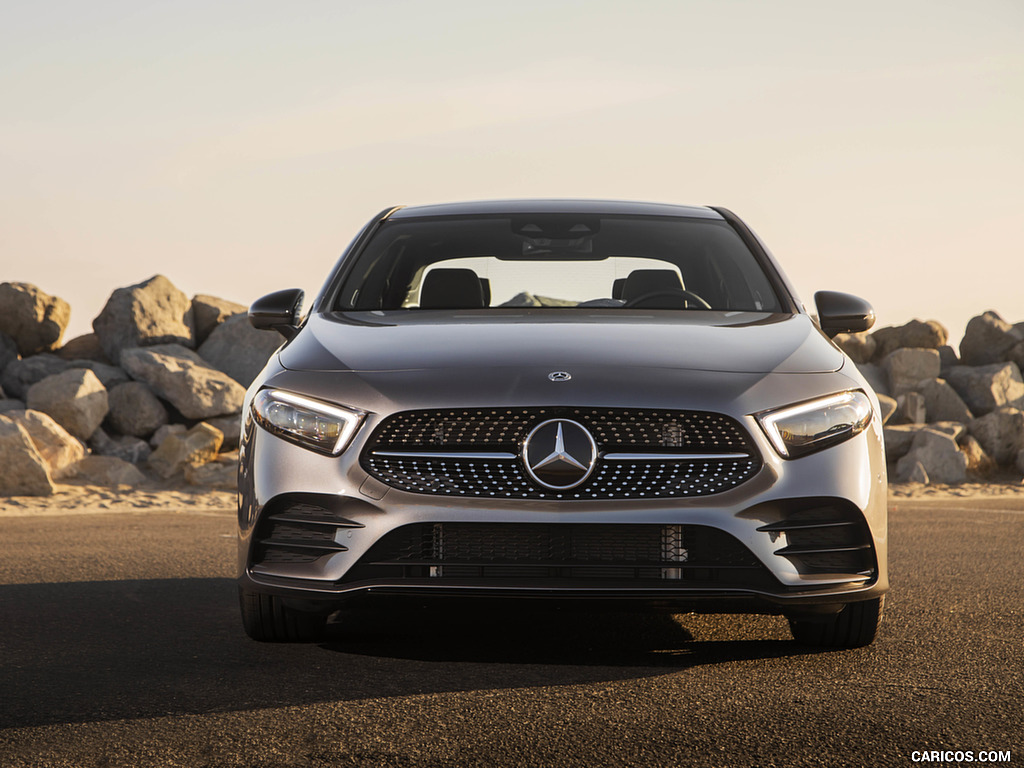 2019 Mercedes-Benz A220 4MATIC Sedan (US-Spec) - Front