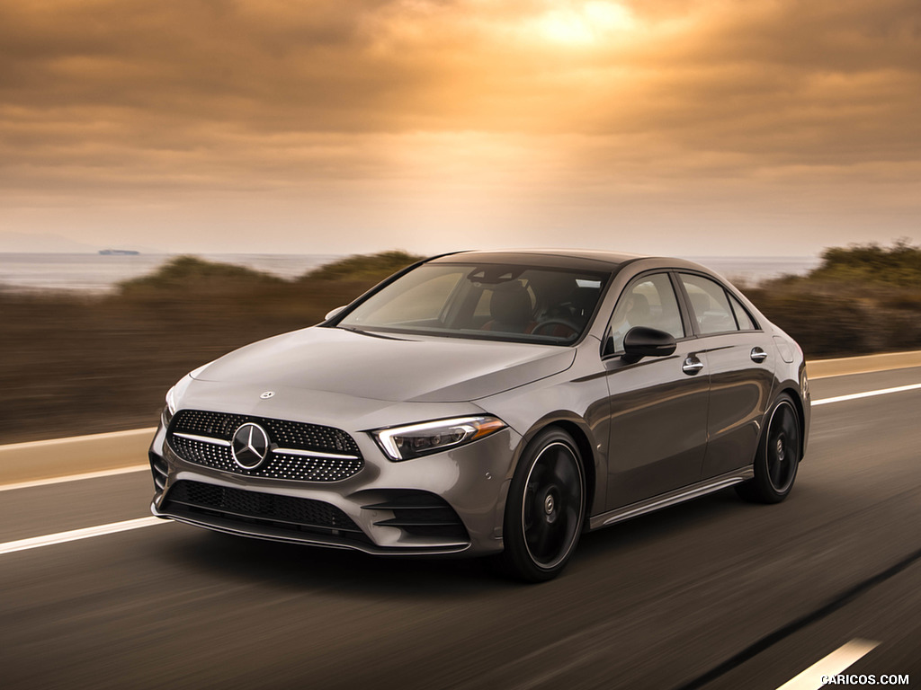 2019 Mercedes-Benz A220 4MATIC Sedan (US-Spec) - Front Three-Quarter