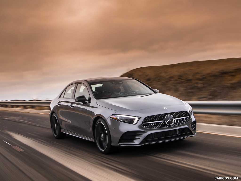 2019 Mercedes-Benz A220 4MATIC Sedan (US-Spec) - Front Three-Quarter