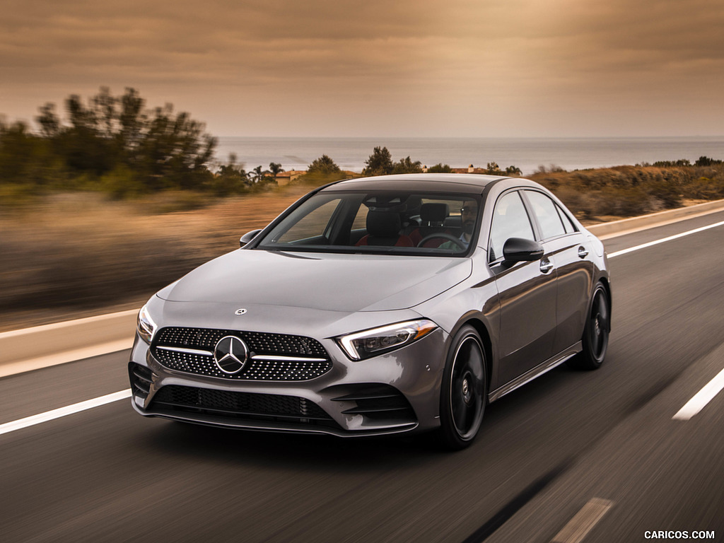 2019 Mercedes-Benz A220 4MATIC Sedan (US-Spec) - Front Three-Quarter