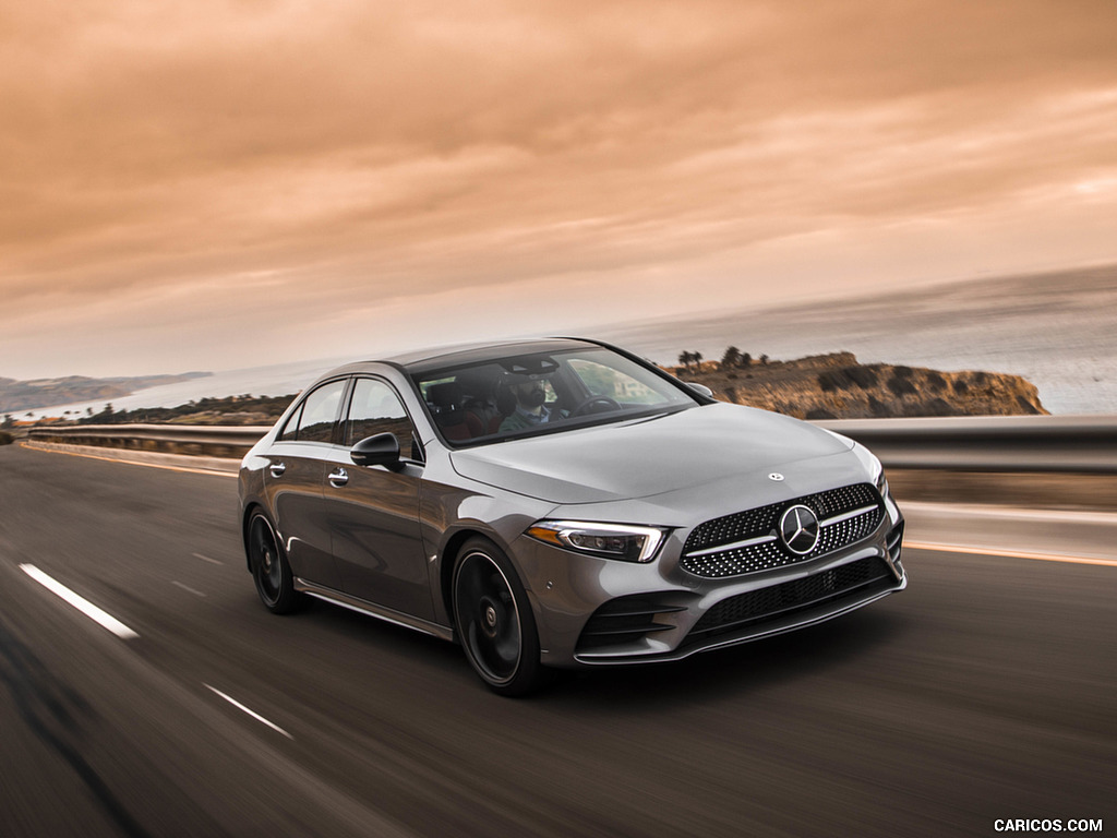 2019 Mercedes-Benz A220 4MATIC Sedan (US-Spec) - Front Three-Quarter