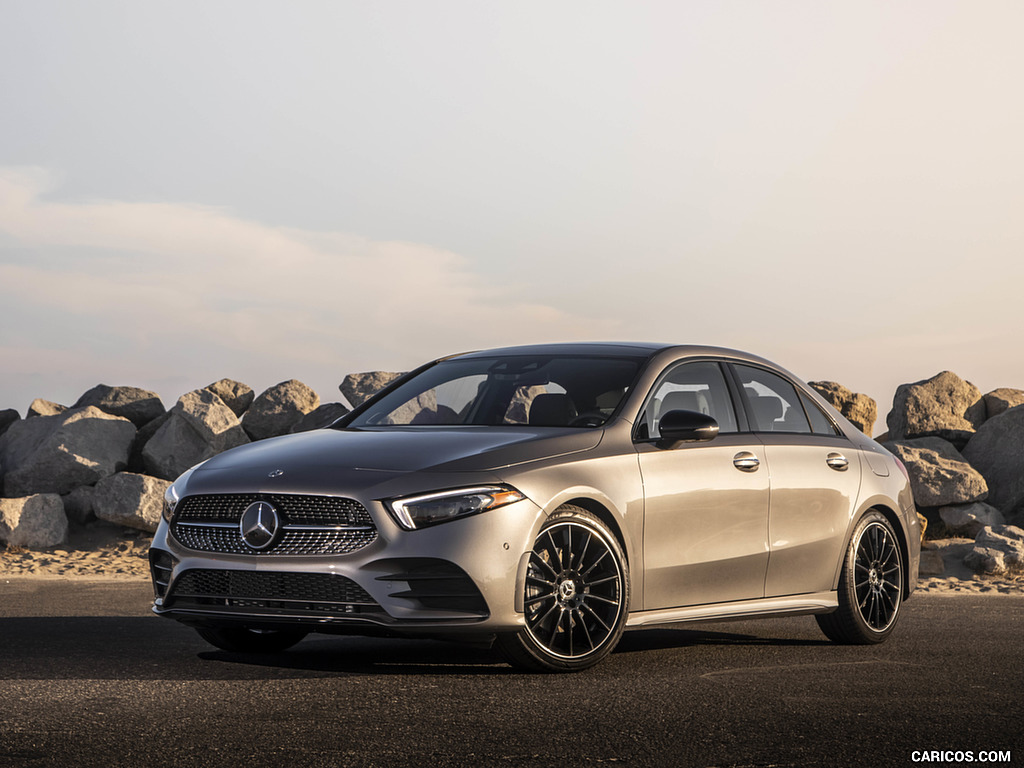 2019 Mercedes-Benz A220 4MATIC Sedan (US-Spec) - Front Three-Quarter