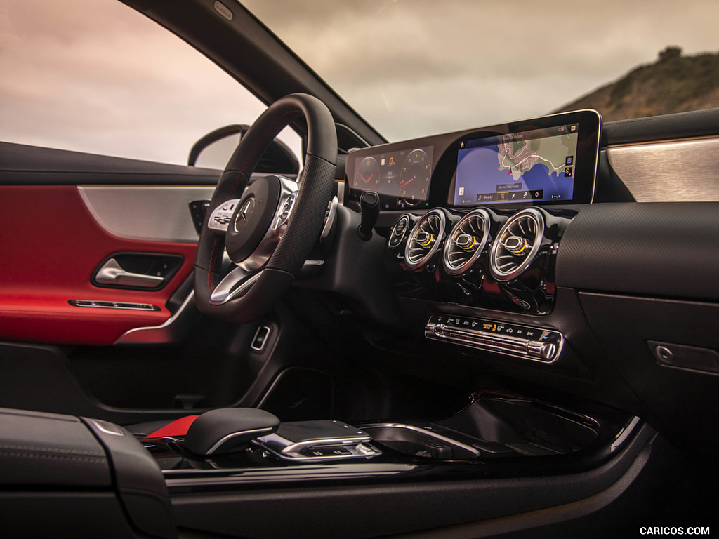 2019 Mercedes-Benz A220 4MATIC Sedan (US-Spec) - Interior