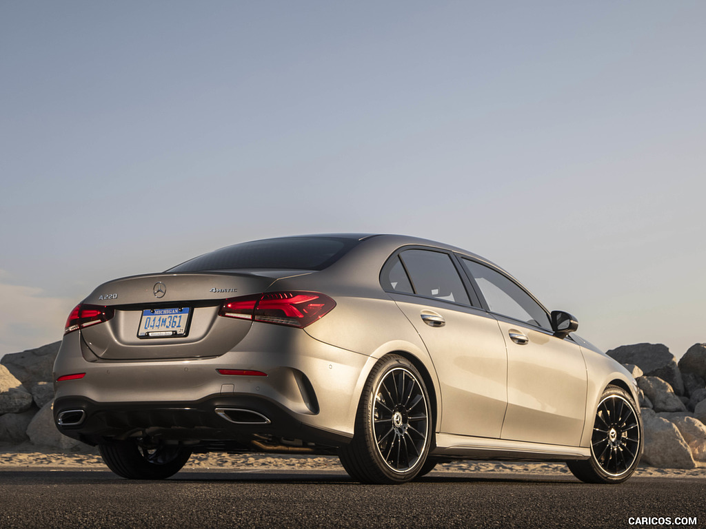 2019 Mercedes-Benz A220 4MATIC Sedan (US-Spec) - Rear Three-Quarter