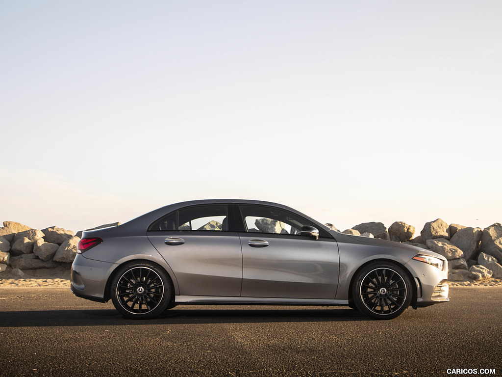 2019 Mercedes-Benz A220 4MATIC Sedan (US-Spec) - Side