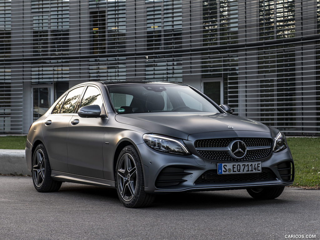 2019 Mercedes-Benz C 300 de Diesel Plug-in Hybrid Sedan (Color: Selenite Grey Shape) - Front Three-Quarter