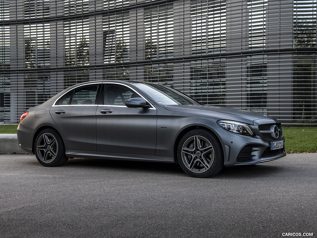 2019 Mercedes-Benz C 300 de Diesel Plug-in Hybrid Sedan (Color: Selenite Grey Shape) - Front Three-Quarter