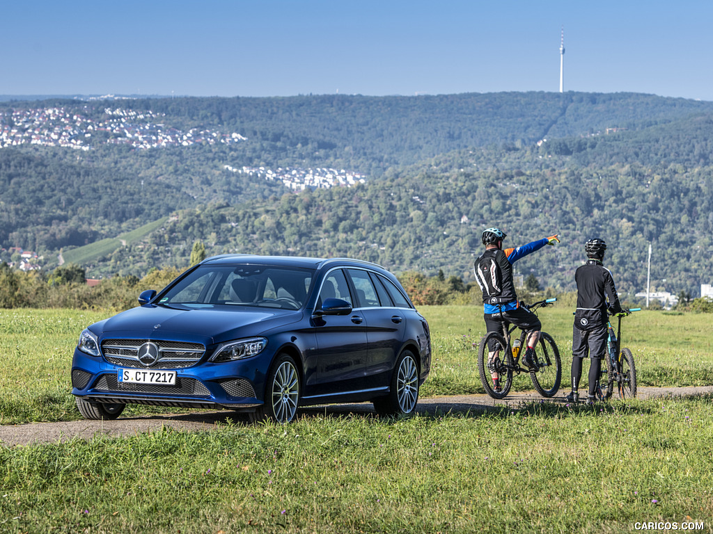 2019 Mercedes-Benz C 300 de Diesel Plug-in Hybrid Station Wagon (Color: Briliant Blue Metallic) - Front Three-Quarter