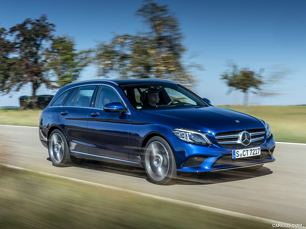 2019 Mercedes-Benz C 300 de Diesel Plug-in Hybrid Station Wagon (Color: Briliant Blue Metallic) - Front Three-Quarter