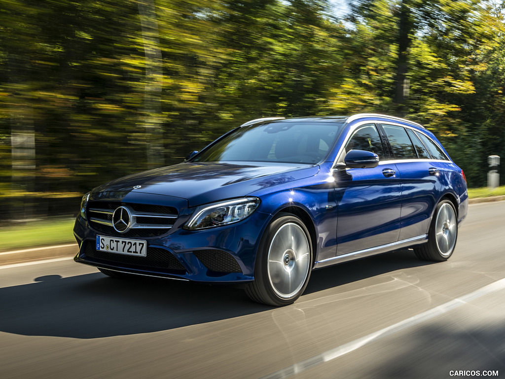 2019 Mercedes-Benz C 300 de Diesel Plug-in Hybrid Station Wagon (Color: Briliant Blue Metallic) - Front Three-Quarter