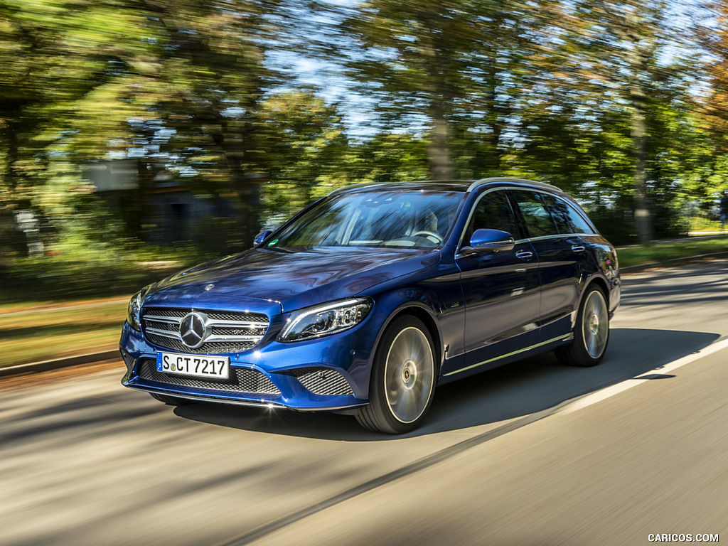 2019 Mercedes-Benz C 300 de Diesel Plug-in Hybrid Station Wagon (Color: Briliant Blue Metallic) - Front Three-Quarter