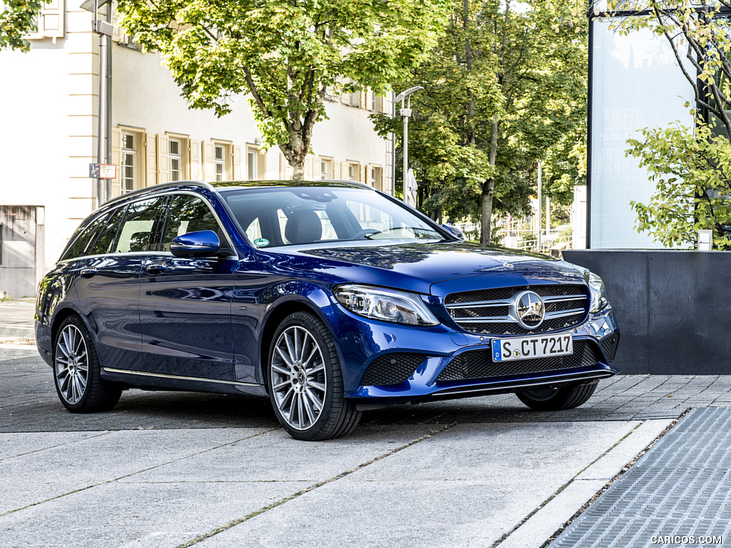 2019 Mercedes-Benz C 300 de Diesel Plug-in Hybrid Station Wagon (Color: Briliant Blue Metallic) - Front Three-Quarter