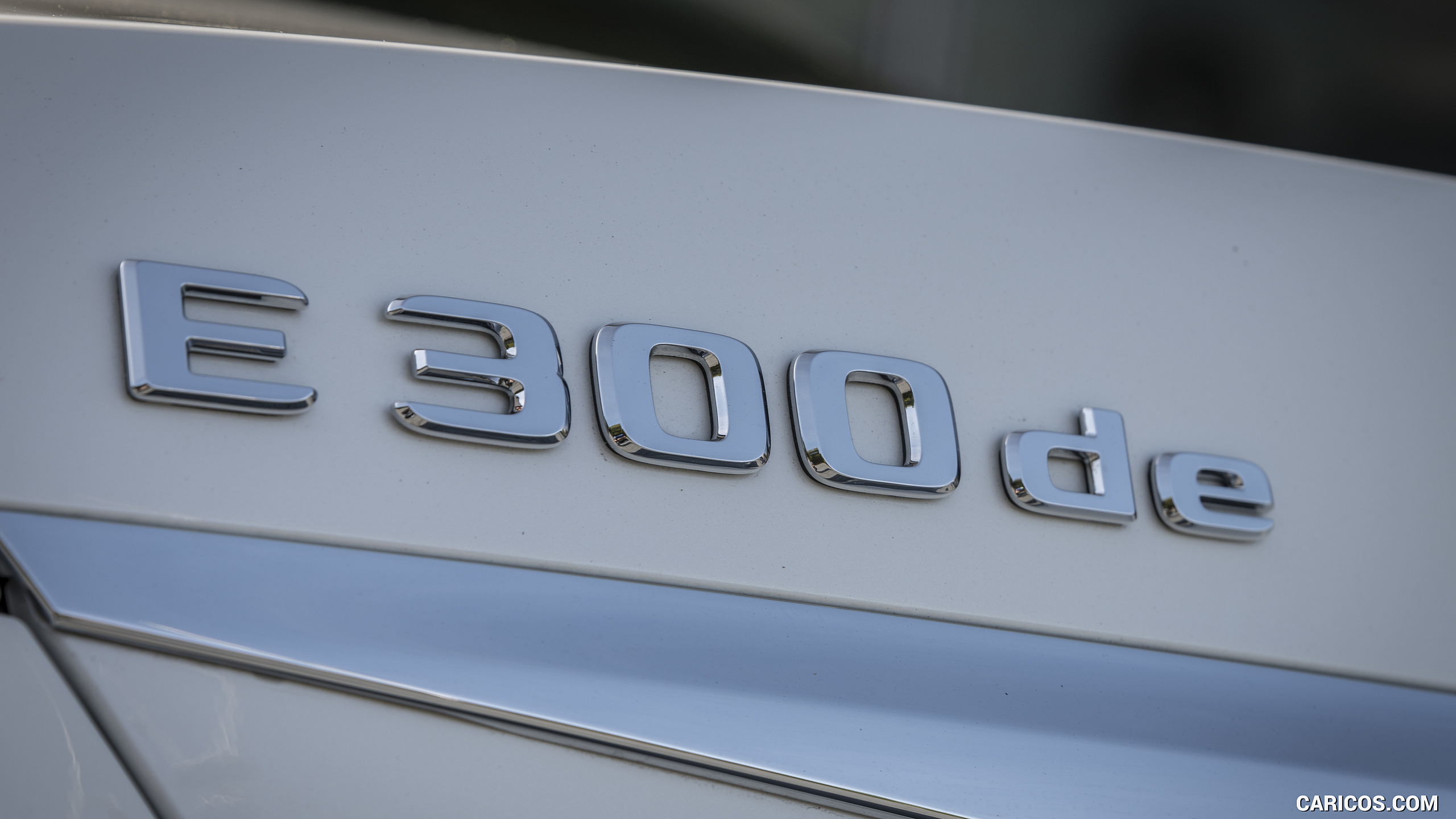 2019 Mercedes-Benz E 300 de Diesel Plug-in Hybrid Sedan (Color: Diamond White Metallic) - Detail, #69 of 71