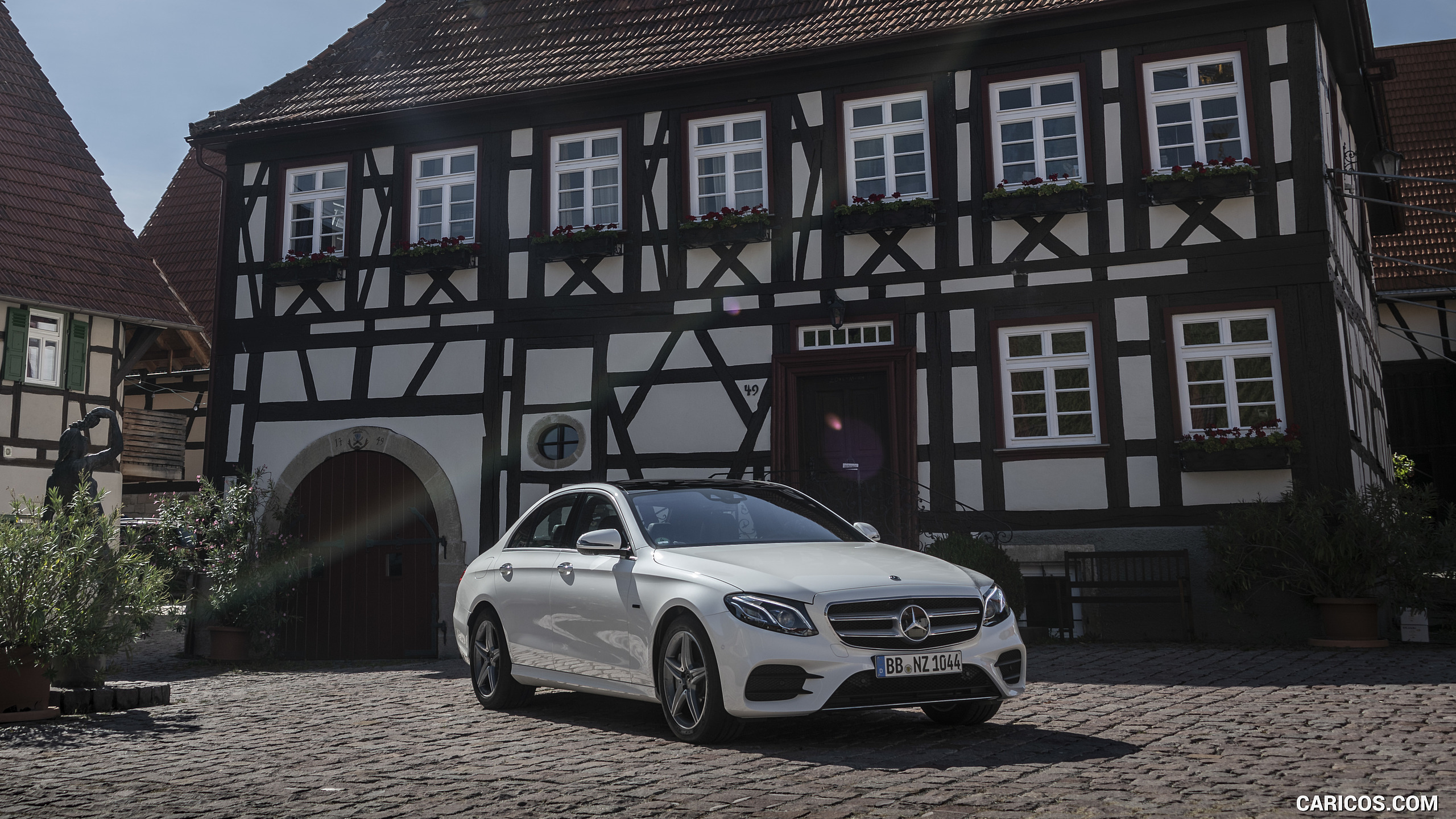 2019 Mercedes-Benz E 300 de Diesel Plug-in Hybrid Sedan (Color: Diamond White Metallic) - Front Three-Quarter, #57 of 71