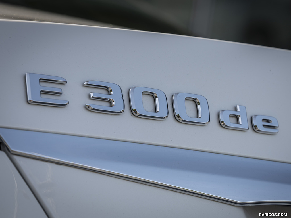 2019 Mercedes-Benz E 300 de Diesel Plug-in Hybrid Sedan (Color: Diamond White Metallic) - Detail