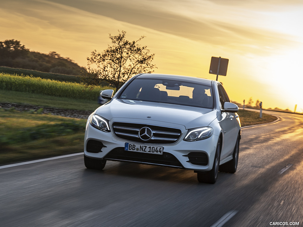 2019 Mercedes-Benz E 300 de Diesel Plug-in Hybrid Sedan (Color: Diamond White Metallic) - Front