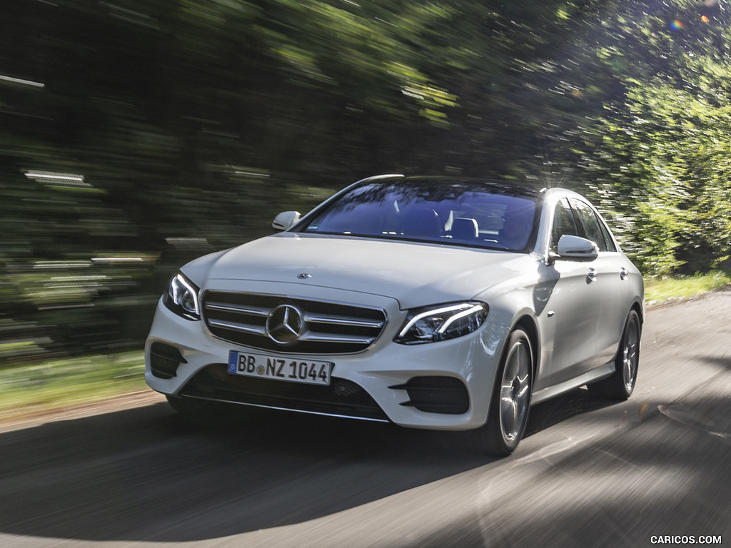 2019 Mercedes-Benz E 300 de Diesel Plug-in Hybrid Sedan (Color: Diamond White Metallic) - Front