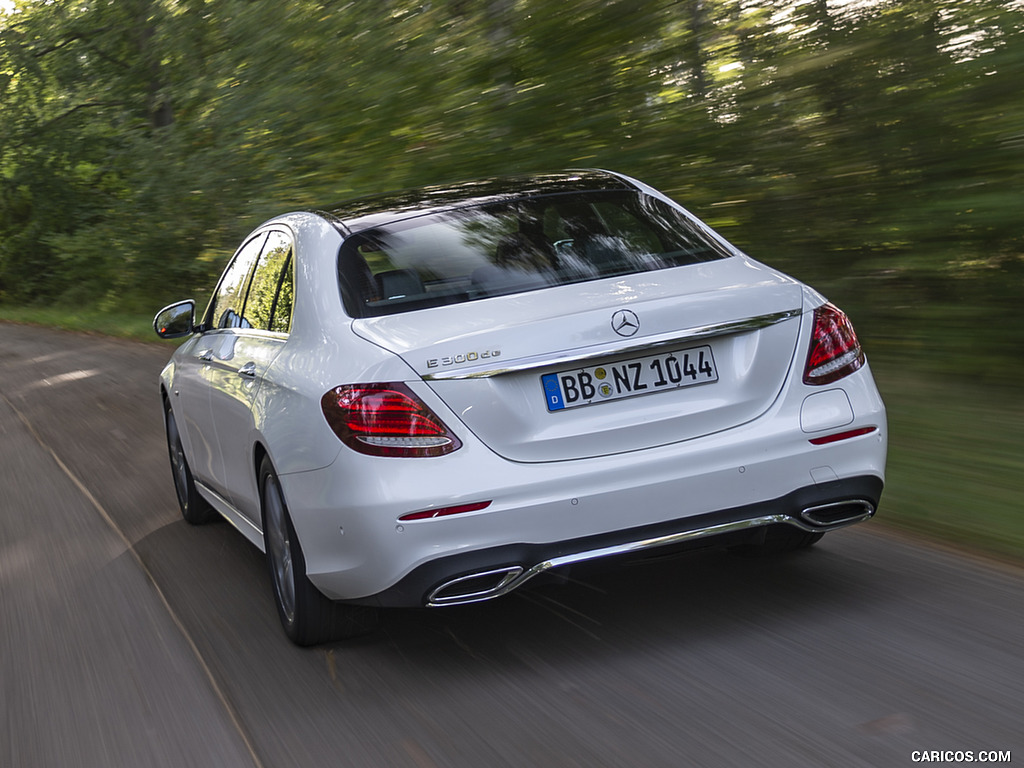 2019 Mercedes-Benz E 300 de Diesel Plug-in Hybrid Sedan (Color: Diamond White Metallic) - Rear