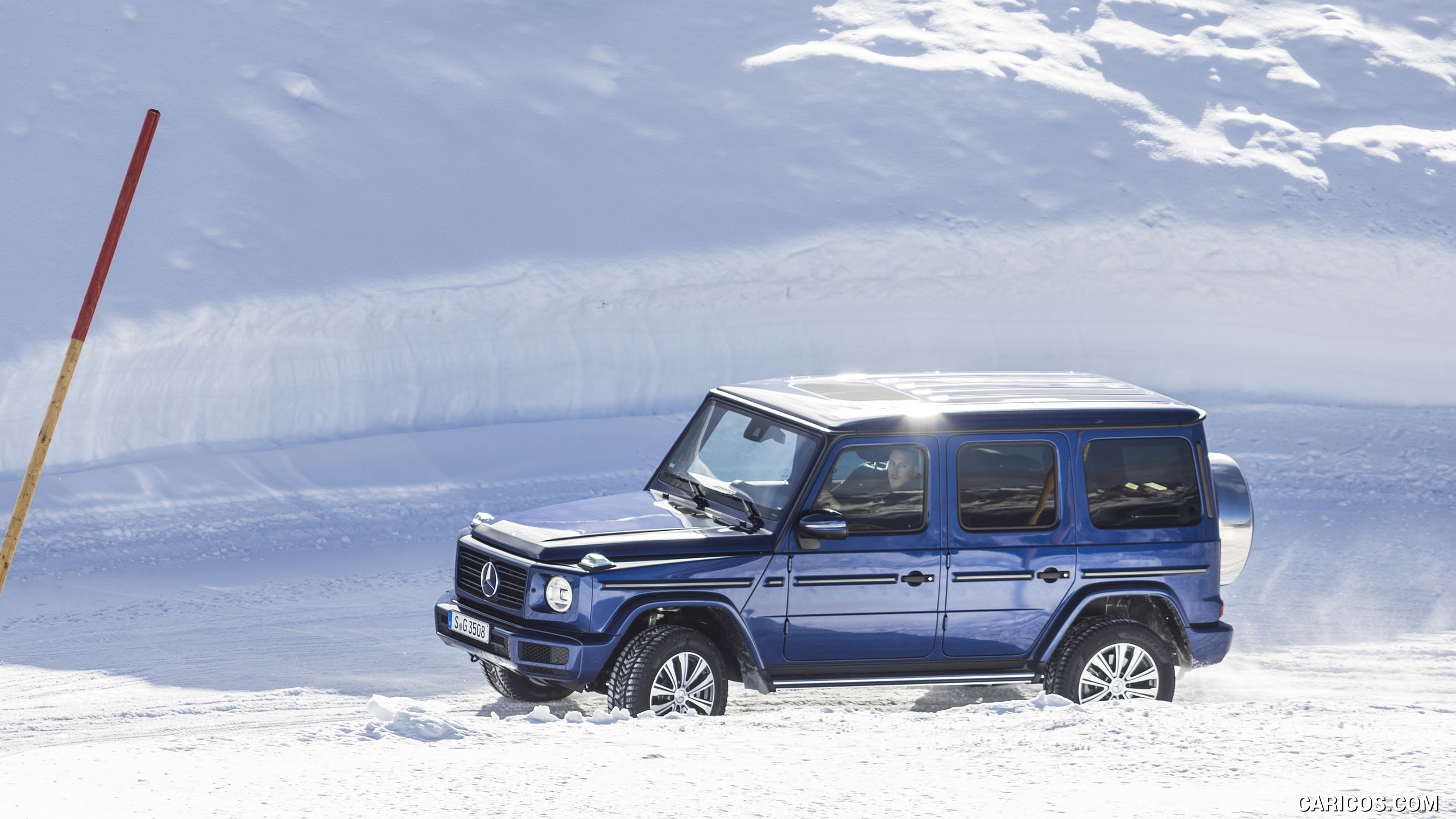 2019 Mercedes-Benz G 350 d (Brilliant Blue Metallic) - In Snow - Side, #32 of 51