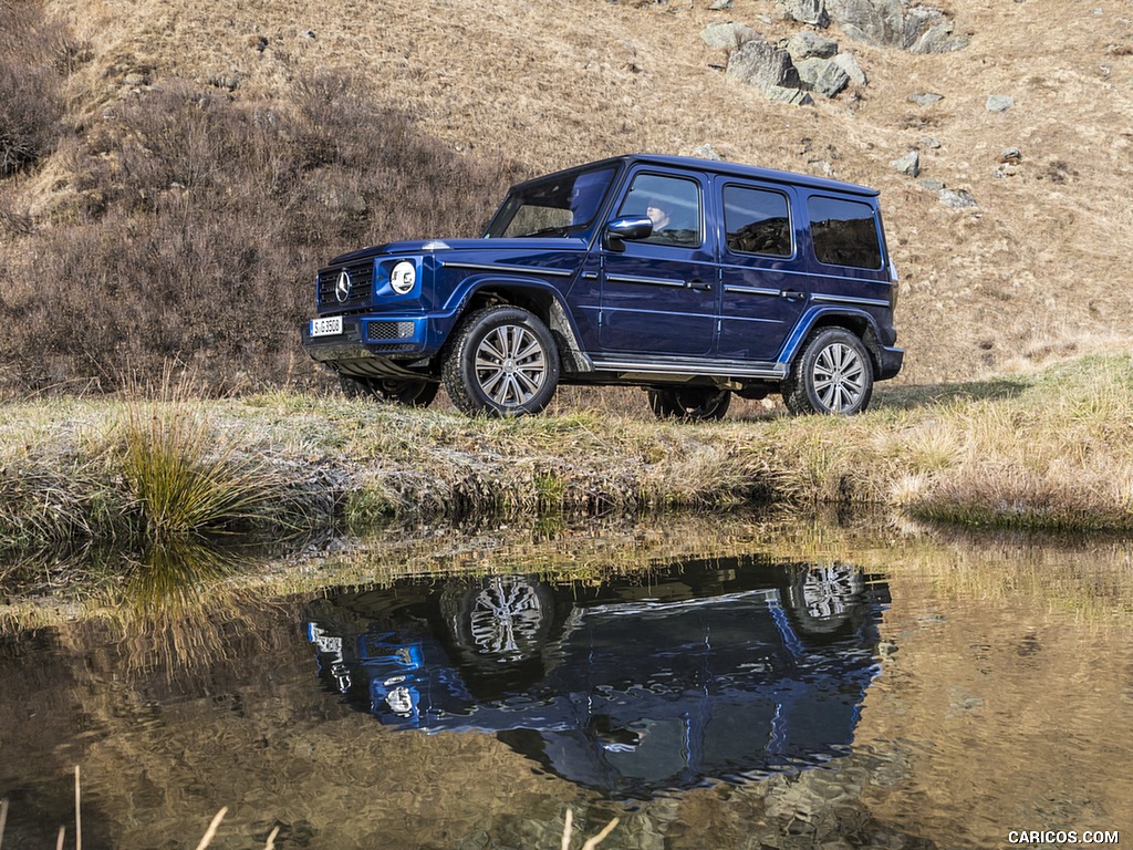 2019 Mercedes-Benz G 350 d (Brilliant Blue Metallic) - Front Three-Quarter