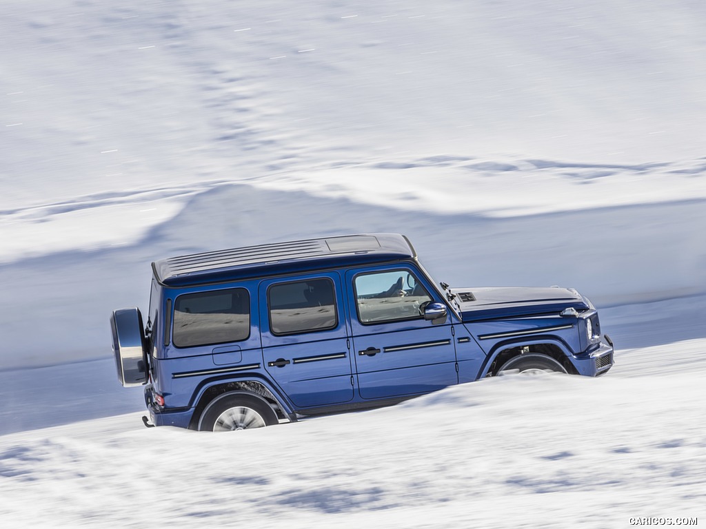 2019 Mercedes-Benz G 350 d (Brilliant Blue Metallic) - In Snow - Side