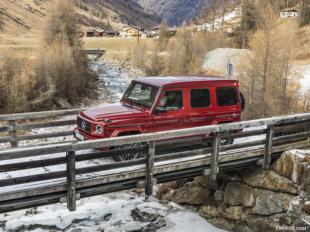 2019 Mercedes-Benz G 350 d (Designo Hyazinth Red Metallic) - Front Three-Quarter