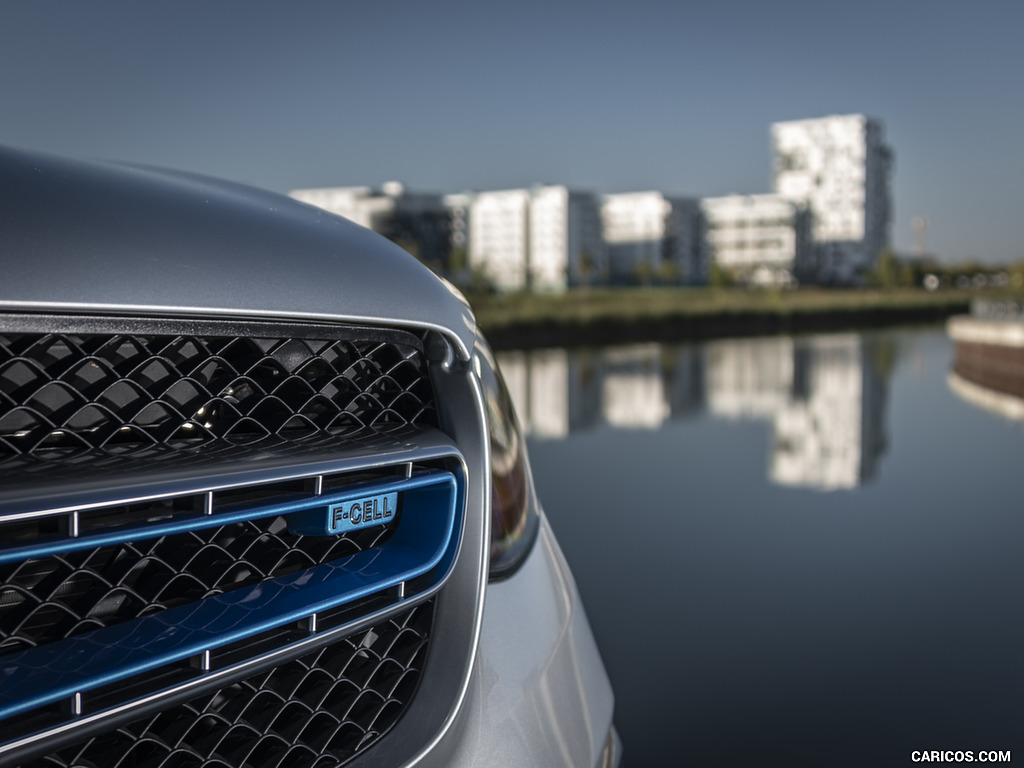 2019 Mercedes-Benz GLC F-CELL (Color: Iridium Silver Metallic) - Detail