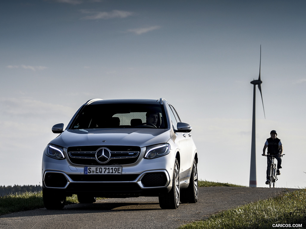 2019 Mercedes-Benz GLC F-CELL (Color: Iridium Silver Metallic) - Front