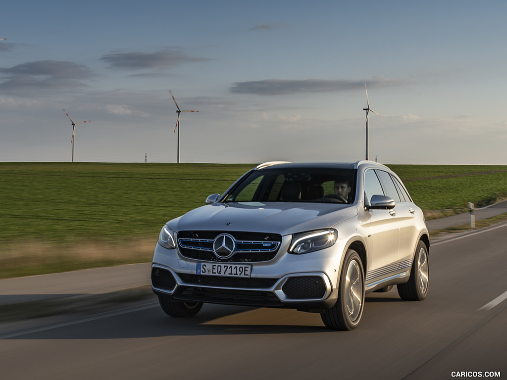 2019 Mercedes-Benz GLC F-CELL (Color: Iridium Silver Metallic) - Front Three-Quarter