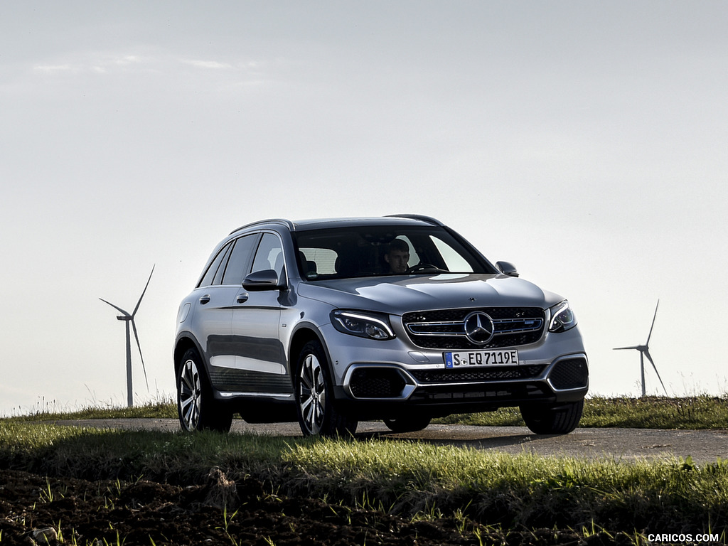 2019 Mercedes-Benz GLC F-CELL (Color: Iridium Silver Metallic) - Front Three-Quarter