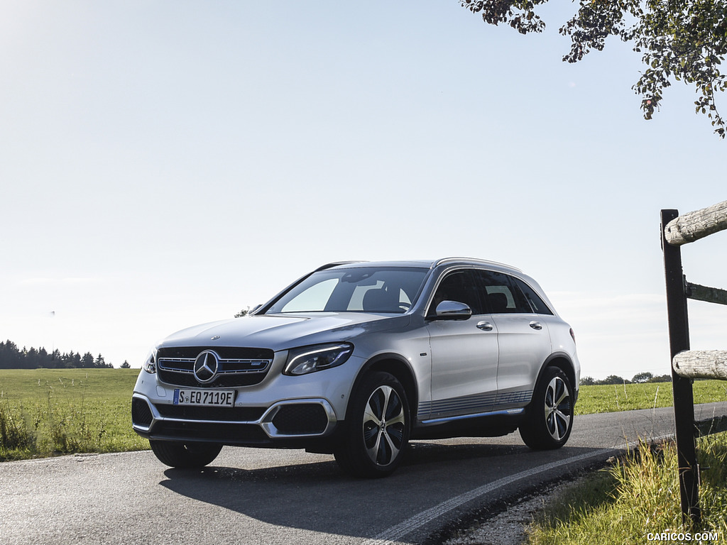 2019 Mercedes-Benz GLC F-CELL (Color: Iridium Silver Metallic) - Front Three-Quarter