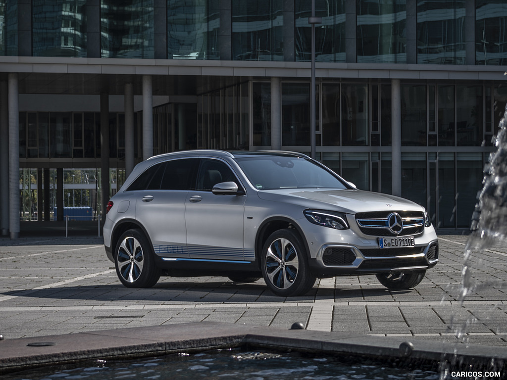 2019 Mercedes-Benz GLC F-CELL (Color: Iridium Silver Metallic) - Front Three-Quarter