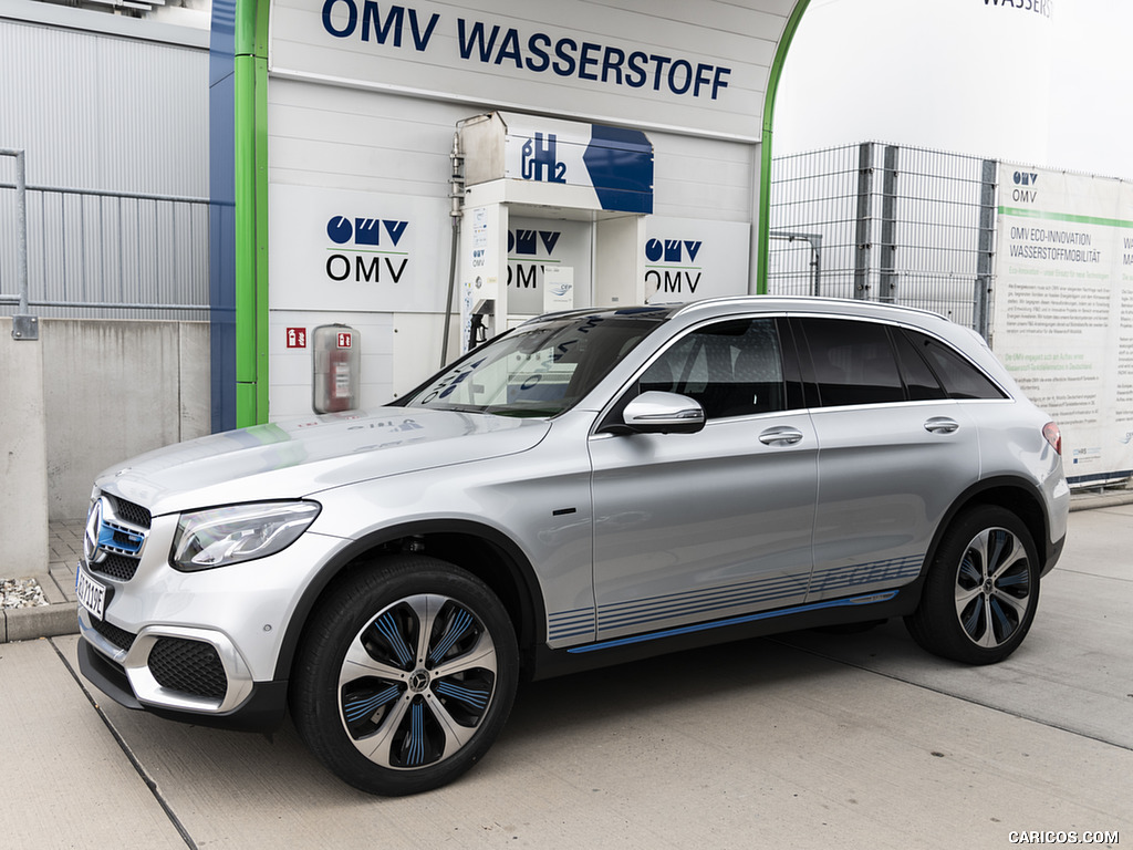 2019 Mercedes-Benz GLC F-CELL (Color: Iridium Silver Metallic) - Front Three-Quarter