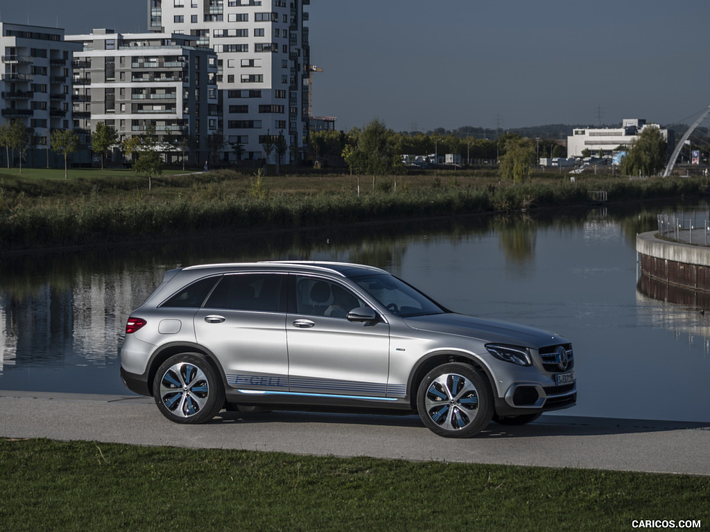 2019 Mercedes-Benz GLC F-CELL (Color: Iridium Silver Metallic) - Side